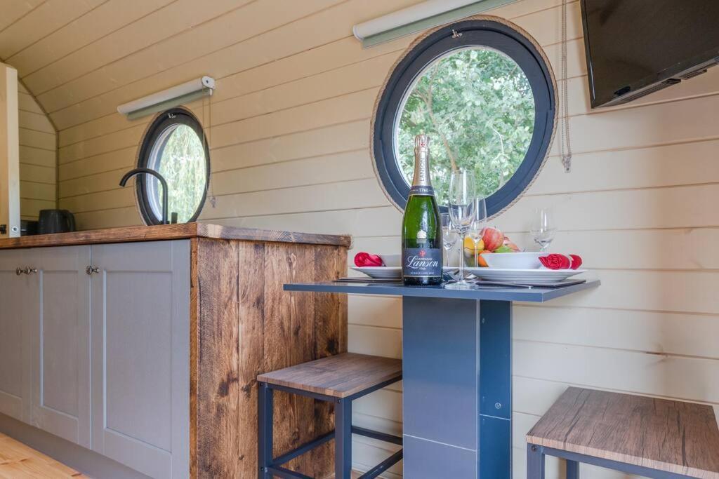 Villa Apple - Luxury Cabin In The Cotswolds Alderton  Exterior foto