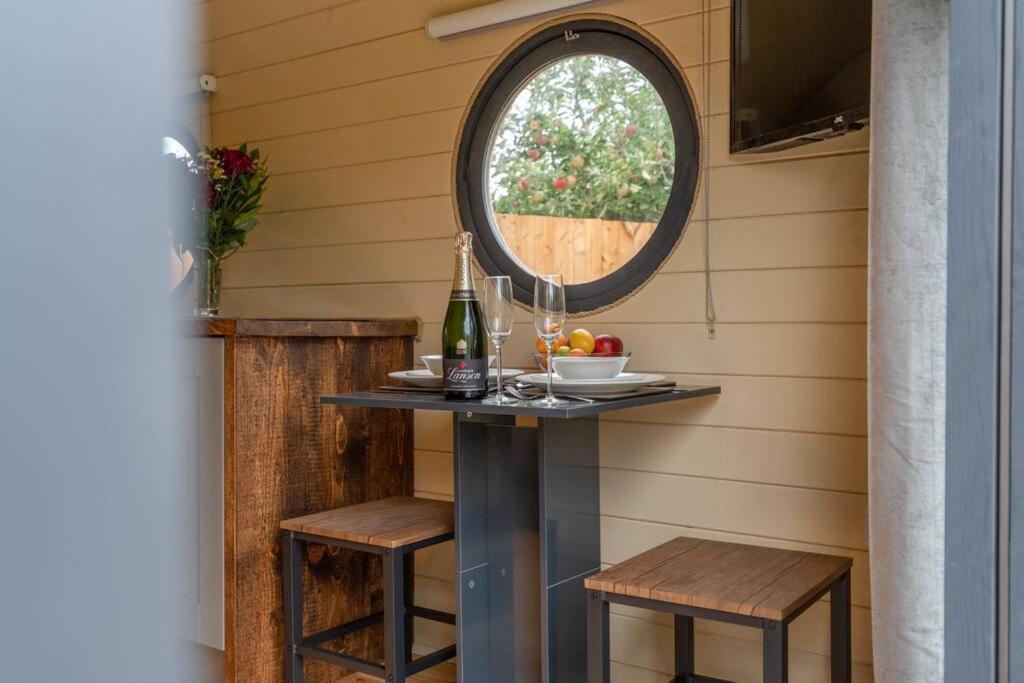 Villa Apple - Luxury Cabin In The Cotswolds Alderton  Exterior foto
