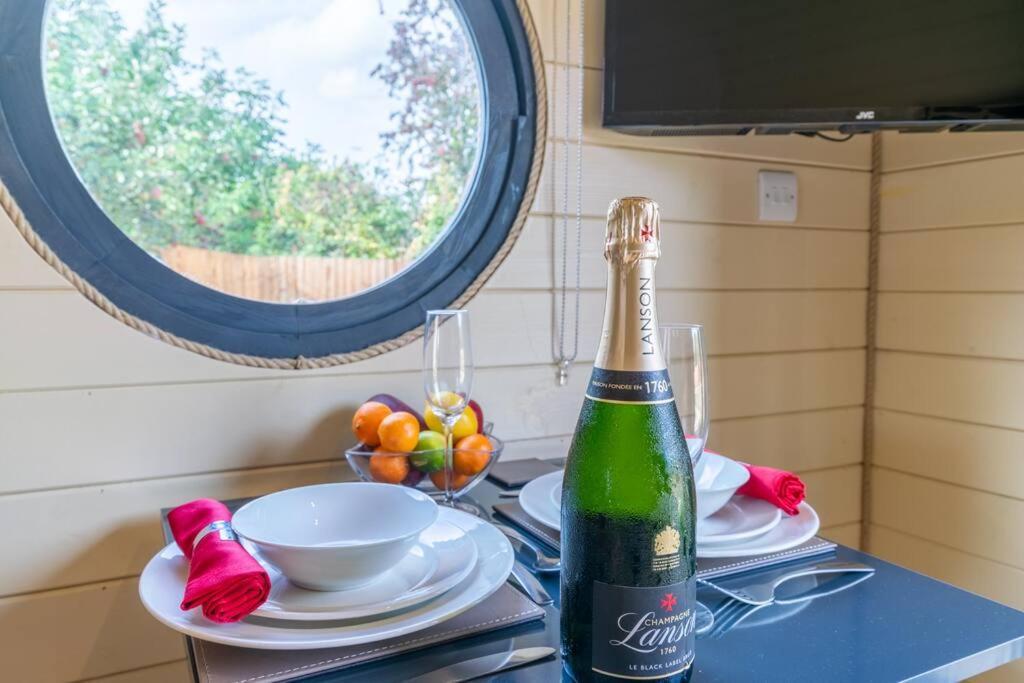 Villa Apple - Luxury Cabin In The Cotswolds Alderton  Exterior foto